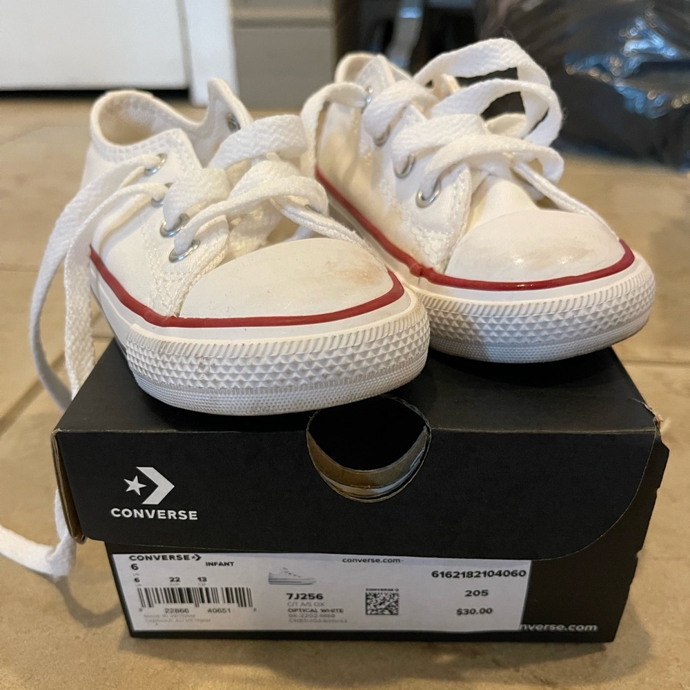 White Converse Size 6 infant/ toddler USED